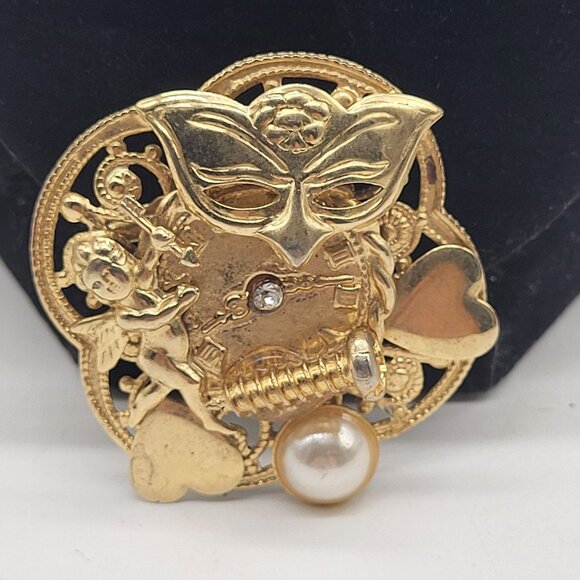 VTG Gold Tone Brooch Pin Mask Cupid Hearts Faux Pearl Time Unbranded - Picture 2 of 9